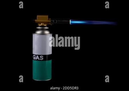 Flamme flamme flamme flamme flamme flamme flamme flamme flamme flamme bleue sur fond noir Banque D'Images