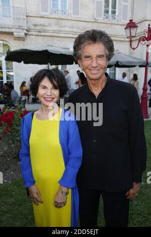 Jack Lang et son épouse Monique Buczynski dans le cadre du 11e Festival du film d'Angoulême à Angoulême, en France, le 22 août 2018. Photo de Jerome Domine/ABACAPRESS.COM Banque D'Images