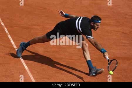 Juan Martin del Potro de l'Argentine en action contre Rafael Nadal (non vu) de l'Espagne lors de leur match semi-fin au tournoi de tennis Open de France au stade Roland Garros à Paris, France le 08 juin 2018. Photo de Christian Liewig ABACAPRESS.COM Banque D'Images