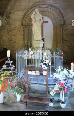 Marienborn, Allemagne. 03ème octobre 2020. La Marienkapelle du lieu de pèlerinage Marienborn. Dans cette chapelle de fontaine, il y a la source d'eau 'Marienborn' qui donne son nom au lieu. Il a été visité pendant des siècles par les croyants, mais aussi par les malades, qui espèrent se remettre de l'eau sainte. Marienborn est l'un des plus anciens lieux de pèlerinage d'Allemagne. Credit: Peter Gercke/dpa-Zentralbild/ZB/dpa/Alay Live News Banque D'Images