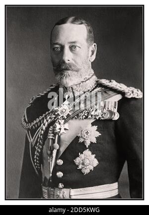 King George V portrait archive 1923 B&W studio pose portrait officiel George Fifth V George Frederick Ernest Albert, 1865 – 1936. Roi du Royaume-Uni et des dominions britanniques, et empereur de l'Inde Banque D'Images