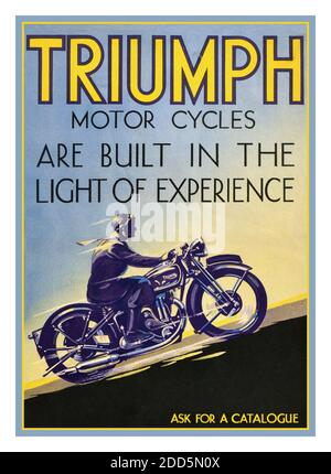 VINTAGE TRIUMPH MOTORCYCLES Poster Advertising vintage années 1930 British UK poster publicitaire publié par le fabricant britannique de cycles motorisés Triumph Engineering - “Triumph Motorcycles sont construits dans la lumière de l'expérience”. Design art déco d'un motocycliste qui monte en vitesse sur une colline. Triumph Engineering Co Ltd était une société britannique de fabrication de motos, basée à Coventry, puis à Meriden. Une nouvelle société, Triumph Motorcycles Ltd, basée à Hinckley, a obtenu les droits de nom après la fin de l'entreprise dans les années 1980 et est l'un des principaux fabricants de motos au monde. Royaume-Uni, années 1930 Banque D'Images