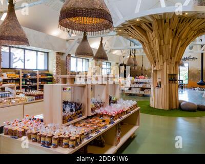 Intérieur de la boutique Kerne Cider House à Pouldreuzic, Finistère, Bretagne nord-ouest de la France. Banque D'Images