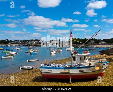 Bateaux dans le port de Port de Sainte-Marine sur l'estuaire de l'Odet près de Benodet dans le nord-ouest de la France. Banque D'Images