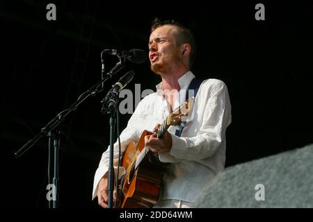 Damien Rice se produisant au Festival Virgin V V2003, Hylands Park, Chelmsford, Essex, Royaume-Uni. Banque D'Images