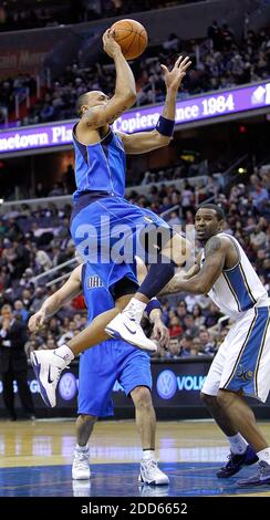 PAS DE FILM, PAS DE VIDÉO, PAS de TV, PAS DE DOCUMENTAIRE - Dallas Mavericks Small forward Shawn Marion (0) pousses pendant le match NBA Basketball, Washington Wizards vs Dallas Mavericks au Verizon Center à Washington, Etats-Unis le 26 février 2011. Dallas Mavericks a gagné 105-99. Photo de Harry E. Walker/MCT/ABACAPRESS.COM Banque D'Images