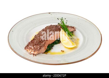 Filet de saumon rôti sur plaque isolée sur blanc Banque D'Images