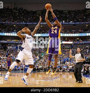 PAS DE FILM, PAS DE VIDÉO, PAS de TV, PAS DE DOCUMENTAIRE - Dallas Mavericks Shooting Guard DeShawn Stevenson (92) pressions Los Angeles Lakers Shooting Guard Kobe Bryant (24) dans la 3ème période pendant le jeu 4 de la NBA Western Conference Playoffs Basketball Match, Los Angeles Lakers contre Dallas Mavericks au American Airlines Center de Dallas, Texas, Etats-Unis, le 8 mai 2011. Les Mavericks de Dallas ont battu les Lakers de Los Angeles, 122-86. Photo de Paul Moseley/fort Worth Star-Telegram/MCT/ABACAPRESS.COM Banque D'Images