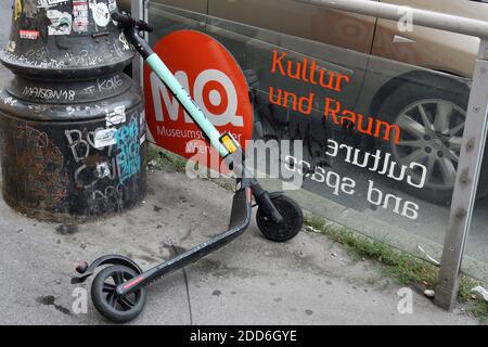 Vienne, Autriche. Scooter électrique à la chaux à Vienne Banque D'Images