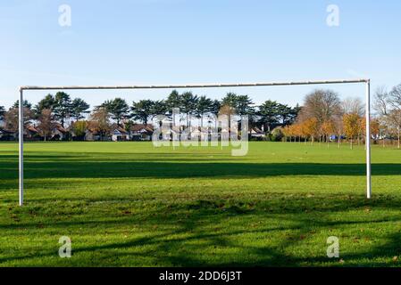 Priory Park, Southend on Sea, Essex, Royaume-Uni. Automne. Terrain de football vide pendant le verrouillage du coronavirus COVID 19. Pas de sport. Interdiction du sport Banque D'Images