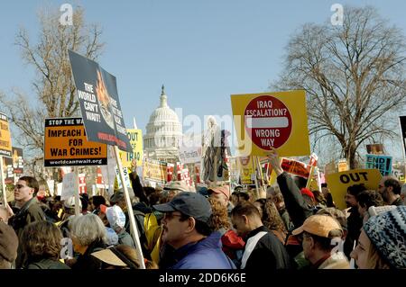 PAS DE FILM, PAS DE VIDÉO, PAS de télévision, PAS DE DOCUMENTAIRE - les manifestants se rassemblent lors de la marche anti-guerre de United for Peace and Justice à Washington, D.C., USA, le 27 janvier 2007. Photo de Bill Auth/MCT/ABACAPRESS.COM Banque D'Images