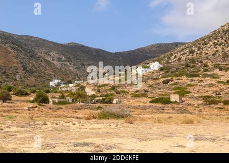 Belle vallée vue de la plage d'Agia Theodoti sur l'île d'iOS.Cyclades, Grèce Banque D'Images