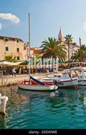 Photo du port de Supetar, île de Brac, côte dalmate, Croatie Banque D'Images