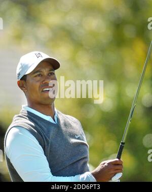 PAS DE FILM, PAS DE VIDÉO, PAS de TV, PAS DE DOCUMENTAIRE - USA Tiger Woods semble dégoûté en observant son tee tourné sur le dixième trou au tournoi de golf Arnold Palmer Invitational à Bay Hill à Orlando, Floride, USA, le 17 mars 2007. Photo de Stephen M. Dowell/Orlando Sentinel/MCT/Cameleon/ABACAPRESS.COM Banque D'Images