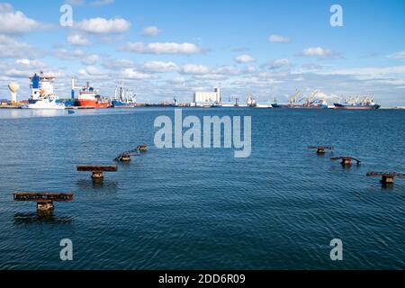 Port maritime par temps nuageux, Tripoli, Libye Banque D'Images