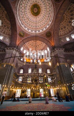 Intérieur de la nouvelle mosquée (mosquée Yeni), Istanbul, Turquie, Europe de l'est Banque D'Images
