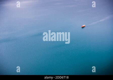 Bateau à rames traditionnel de Pletna vu du château de Bled, Bled, Gorenjska, Slovénie, Europe Banque D'Images