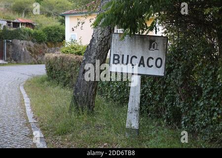 Panneau de village pour le village de Bussaco (Bucaco), Aveiro, Portugal. Banque D'Images