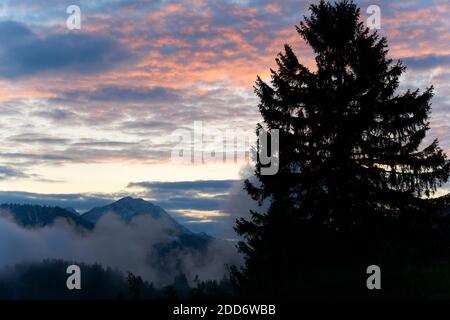 Paysage à Sudelfeld en Bavière montrant la montagne Hochmiesing Banque D'Images