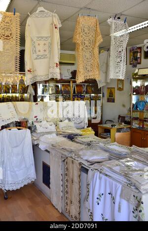 Intérieur de la boutique de Chypre fait dentelle, vieille ville de Nicosie du Sud Banque D'Images