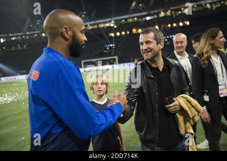 Thierry Henry, Guillaume Canet lors d'une exposition de football entre l'équipe nationale française de football de la coupe du monde 1998 et FIFA 98 composée d'anciens joueurs internationaux, pour marquer le 20e anniversaire de la victoire de la coupe du monde 1998 en France, le 12 juin 2018 à l'U Arena de Nanterre, près de Paris. Photo par ELIOT BLONDT/ABACAPRESS.COM Banque D'Images