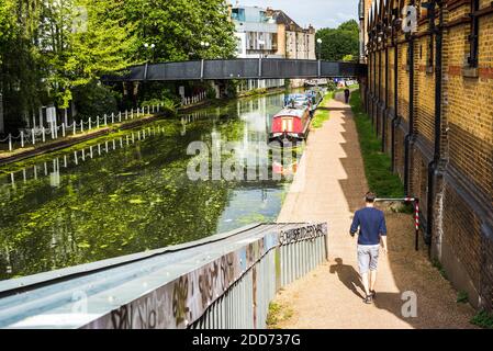 Canal à Ladbroke Grove dans le Royal Borough of Kensington and Chelsea, Londres, Angleterre, Royaume-Uni Banque D'Images