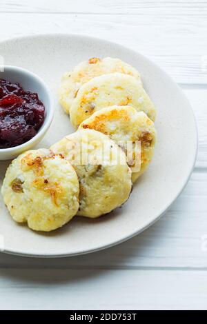 Cuisiner de délicieux plats à la maison avec vos enfants Banque D'Images