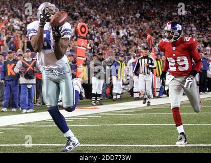 PAS DE FILM, PAS DE VIDÉO, PAS de TV, PAS DE DOCUMENTAIRE - le grand-récepteur de Dallas Cowboys Terrell Owens (81) fait une réception touchdown sur le défenseur des New York Giants Sam Madison (29) dans le troisième trimestre. Les Cowboys ont battu les Giants, 31-20, au stade Giants à East Rutherford, NJ, USA, le 11 novembre 2007. Photo de Khampha Bouapheh/fort Worth Star-Telegram/MCT/Cameleon/ABACAPRESS.COM Banque D'Images