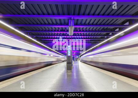 Zurich, Suisse - 23 septembre 2020 : trains à la gare de l'aéroport de Zurich en Suisse. Banque D'Images