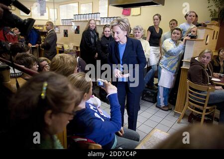 PAS DE FILM, PAS DE VIDÉO, PAS de TV, PAS DE DOCUMENTAIRE - démocrate Président espoir Sene. Hillary Rodham Clinton, D-N.Y., campagnes à Durham, NH, Etats-Unis le 5 janvier 2008. Photo de Chuck Kennedy/MCT/ABACAPRESS.COM Banque D'Images