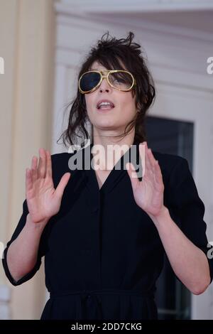 Adrienne Pauly participe à un photocall dans le cadre du 32e Festival du film de Cabourg à Cabourg, en France, le 14 juin 2018. Photo d'Aurore Marechal/ABACAPRESS.COM Banque D'Images