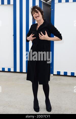Adrienne Pauly participe à un photocall dans le cadre du 32e Festival du film de Cabourg à Cabourg, en France, le 14 juin 2018. Photo d'Aurore Marechal/ABACAPRESS.COM Banque D'Images