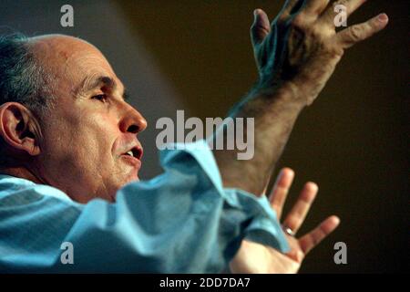 PAS DE FILM, PAS DE VIDÉO, PAS de TV, PAS DE DOCUMENTAIRE - le candidat républicain à la présidence Rudy Giuliani parle lors d'un rallye de campagne à Bradenton, Floride, États-Unis, le samedi 12 janvier 2008. Photo de Brian Blanco/Bradenton Herald/MCT/ABACAPRESS.COM Banque D'Images