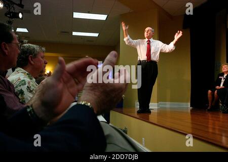 PAS DE FILM, PAS DE VIDÉO, PAS de TV, PAS DE DOCUMENTAIRE - le candidat républicain à la présidence Rudy Giuliani parle lors d'un rallye de campagne à Bradenton, Floride, États-Unis, le samedi 12 janvier 2008. Photo de Brian Blanco/Bradenton Herald/MCT/ABACAPRESS.COM Banque D'Images