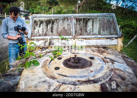 Photographie d'un ancien délaissement de Land Rover, volcan Arenal, province d'Alajuela, Costa Rica Banque D'Images