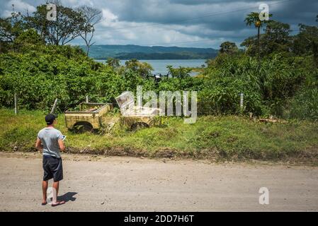 Photographie d'un ancien délaissement de Land Rover, volcan Arenal, province d'Alajuela, Costa Rica Banque D'Images