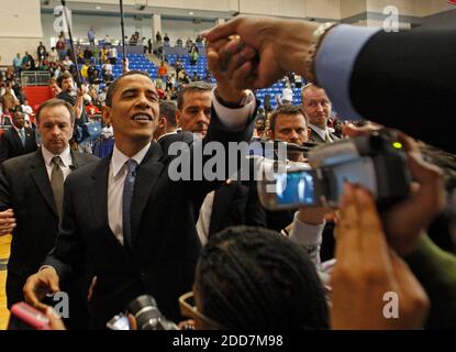 PAS DE FILM, PAS DE VIDÉO, PAS de TV, PAS DE DOCUMENTAIRE - le sénateur démocrate à l'espoir présidentiel Barack Obama parle lors de sa réunion de la mairie de « Stand for change » à Duncanville, Texas, le mercredi 27 février 2008. Photo de Darrell Byers/fort Worth Star-Telegram/MCT/ABACAPRESS.COM Banque D'Images