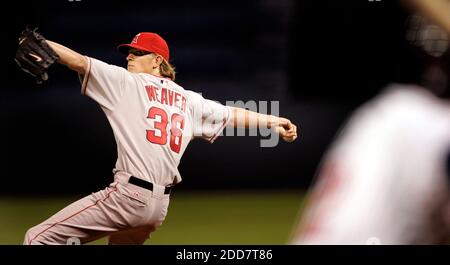 PAS DE FILM, PAS DE VIDÉO, PAS de TV, PAS DE DOCUMENTAIRE - Los Angeles Angels Starting Pitcher Jared Weaver (36) travaille contre les Twins du Minnesota dans le premier repas au Metrodome à Minneapolis, MN, USA le 31 mars 2008. Les Twins battit les Angels, 3-2. Photo de Carlos Gonzalez/Minneapolis Star Tribune/MCT/Cameleon ABACAPRESS.COM Banque D'Images