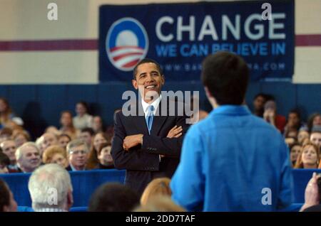 PAS DE FILM, PAS DE VIDÉO, PAS de TV, PAS DE DOCUMENTAIRE - le candidat démocrate à la présidence, le sénateur Barack Obama, parle au Dunmore Community Center à Scranton, Pennsylvanie, PN, USA, le 1er avril 2008. Photo de Sarah J. Glover/Philadelphia Inquirer/MCT/ABACAPRESS.COM Banque D'Images