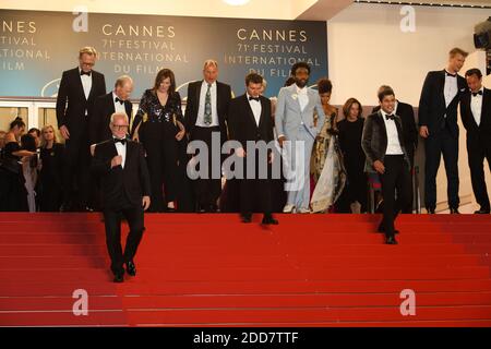 Le producteur Simon Emanuel, l'acteur Joonas Suotamo, l'actrice Thandie Newton, l'acteur Woody Harrelson, le réalisateur Ron Howard, l'actrice Emilia Clarke, l'acteur Alden Ehrenreich, l'acteur Donald Glover, Chewbacca, l'acteur Paul Bettany et l'actrice Phoebe Waller-Bridge qui assistaient à la projection de 'solo: A Star Wars Story' lors du 71e Festival annuel de Cannes au Palais des Festivals le 15 mai 2018 à Cannes, France. Photo de David Boyer/ABACAPRESS.COM Banque D'Images