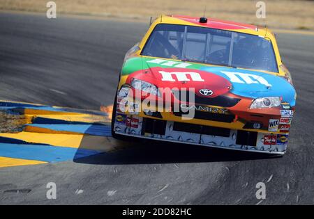 PAS DE FILM, PAS DE VIDÉO, PAS de TV, PAS DE DOCUMENTAIRE - Kyle Busch prend le tour 4A pendant le Toyota/Save Mart 350 à Infineon Raceway à Sonoma, CA, USA le 22 juin 2008. Kyle Busch a gagné la course. Photo de Jose Carlos Fajardo/Contra Costa Times/MCT/Cameleon/ABACAPRESS.COM Banque D'Images