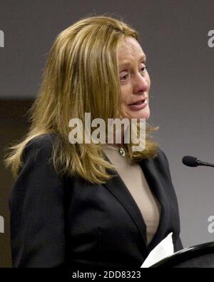 PAS DE FILM, PAS DE VIDÉO, PAS de TV, PAS DE DOCUMENTAIRE - PAM Turner, nièce de l'actrice Sharon Tate qui a été tué par Susan Atkins et son groupe en 1969, parle contre la libération compatissante de la tutrice condamnée Susan Atkins, à Sacramento, CA, Etats-Unis, le mardi 15 juillet 2008. Les audiences de la Commission de libération conditionnelle de l'État ont écouté 90 minutes de témoignage aujourd'hui sur la question de savoir si la tueur et la disciple de Charles Manson, Susan Atkins, devraient être libérées de prison parce qu'elle est en train de mourir. Dix-huit des 23 personnes qui ont parlé à la salle d'audience du conseil près du Capitole de Sacramento ont imploré le comité de permettre à Atkins, qui Banque D'Images