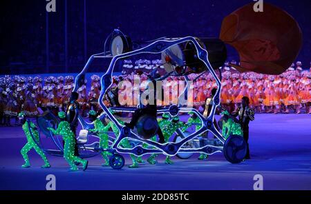 PAS DE FILM, PAS DE VIDÉO, PAS de TV, PAS DE DOCUMENTAIRE - les artistes interprètes participent à la cérémonie de clôture des Jeux de la XXIXe Olympiade à Beijing, en Chine, le 24 août 2008. Photo de Harry E. Walker/MCT/ABACAPRESS.COM Banque D'Images