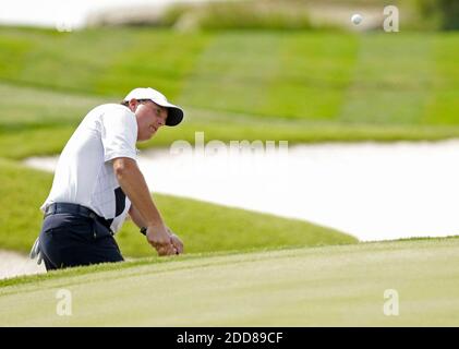 PAS DE FILM, PAS DE VIDÉO, PAS de TV, PAS DE DOCUMENTAIRE - Phil Mickelson sort du bunker sur Banque D'Images
