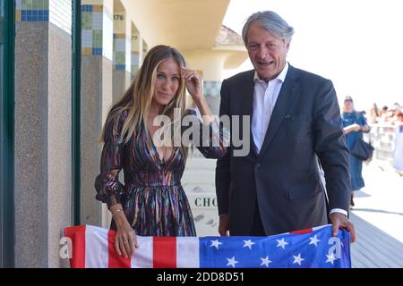 Sarah Jessica Parker et le maire Philippe Augier assistent à une séance photo lors du 44e Festival du film américain de Deauville à Deauville, le 7 septembre 2018. Photo de Julien Reynaud/APS-Medias/ABACAPRESS.COM Banque D'Images