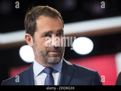 PORTRAIT hommes politiques français - Junior ministre français des relations avec le Parlement Christophe Castaner à Saint-Cloud le 17 mai 2018, en prévision d'un débat politique organisé par la chaîne de télévision France 2. Photo par ELIOT BLONDT/ABACAPRESS.COM Banque D'Images