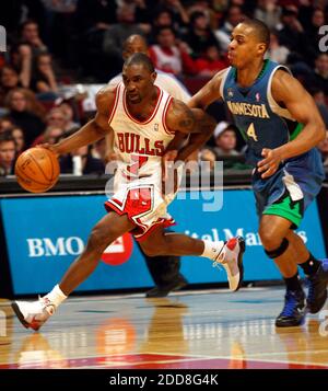 PAS DE FILM, PAS DE VIDÉO, PAS de télévision, PAS DE DOCUMENTAIRE - le Minnesota Timberwolves Randy Foye (4) garde les Chicago Bulls Ben Gordon pendant le premier trimestre au United Center à Chicago, il, USA le 3 janvier 2009. Les Timberwolves ont vaincu les Bulls, 102-92. Photo de Nuccio DiNuzzo/Chicago Tribune/MCT/Cameleon/ABACAPRESS.COM Banque D'Images