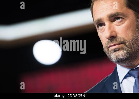 PORTRAIT hommes politiques français - Junior ministre français des relations avec le Parlement Christophe Castaner à Saint-Cloud le 17 mai 2018, en prévision d'un débat politique organisé par la chaîne de télévision France 2. Photo par ELIOT BLONDT/ABACAPRESS.COM Banque D'Images