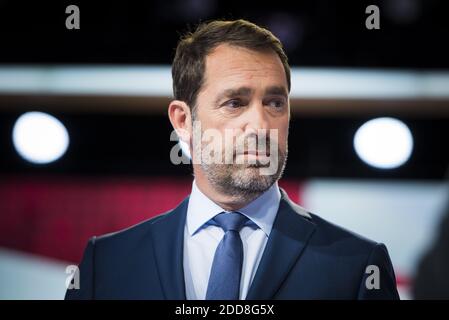 PORTRAIT hommes politiques français - Junior ministre français des relations avec le Parlement Christophe Castaner à Saint-Cloud le 17 mai 2018, en prévision d'un débat politique organisé par la chaîne de télévision France 2. Photo par ELIOT BLONDT/ABACAPRESS.COM Banque D'Images