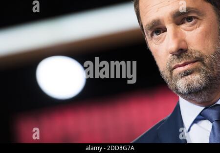 PORTRAIT hommes politiques français - Junior ministre français des relations avec le Parlement Christophe Castaner à Saint-Cloud le 17 mai 2018, en prévision d'un débat politique organisé par la chaîne de télévision France 2. Photo par ELIOT BLONDT/ABACAPRESS.COM Banque D'Images